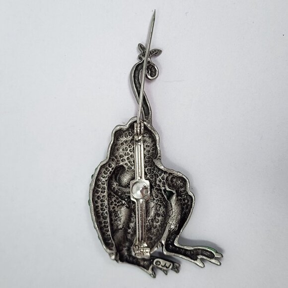 Vintage JJ Pewter Frog toad Brooch Pin Catching Bug 2 Inches - Picture 5 of 6